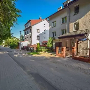 https://pokoje-klonowa.kolobrzeghotels.com